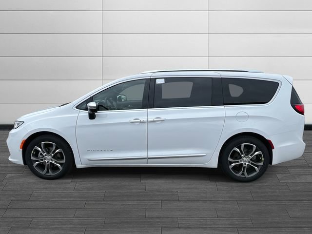 New 2026 Chrysler Pacifica Pinnacle w/ Trailer Tow Group FWD image 6