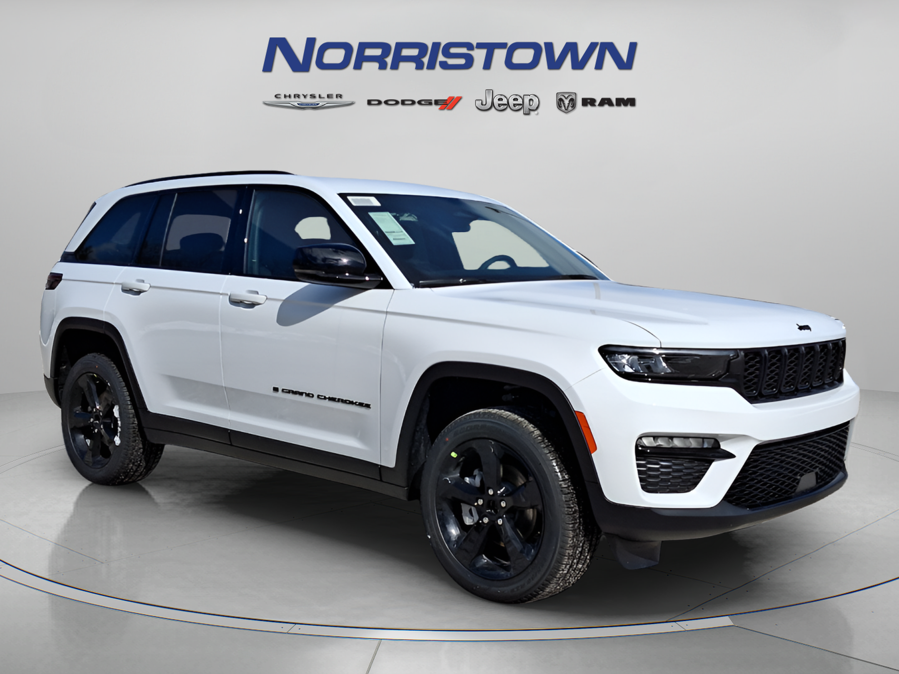 New 2025 Jeep Grand Cherokee Limited w/ Black Appearance Package AWD/4WD image 1