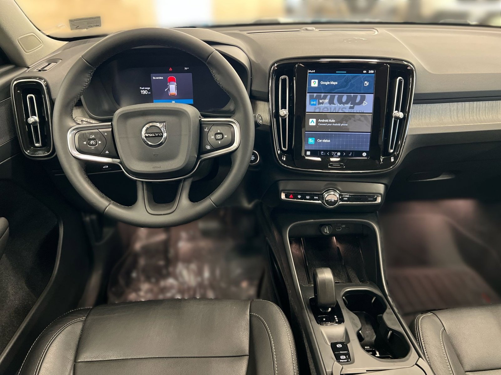 Used 2024 Volvo XC40 B5 Core w/ Climate Package image 19