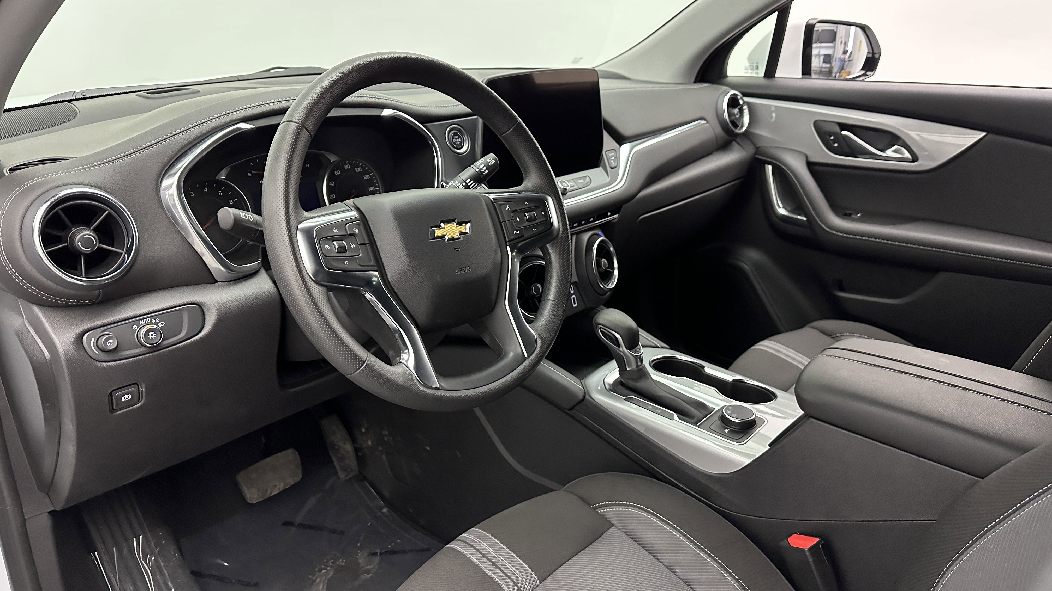 Used 2025 Chevrolet Blazer LT image 8