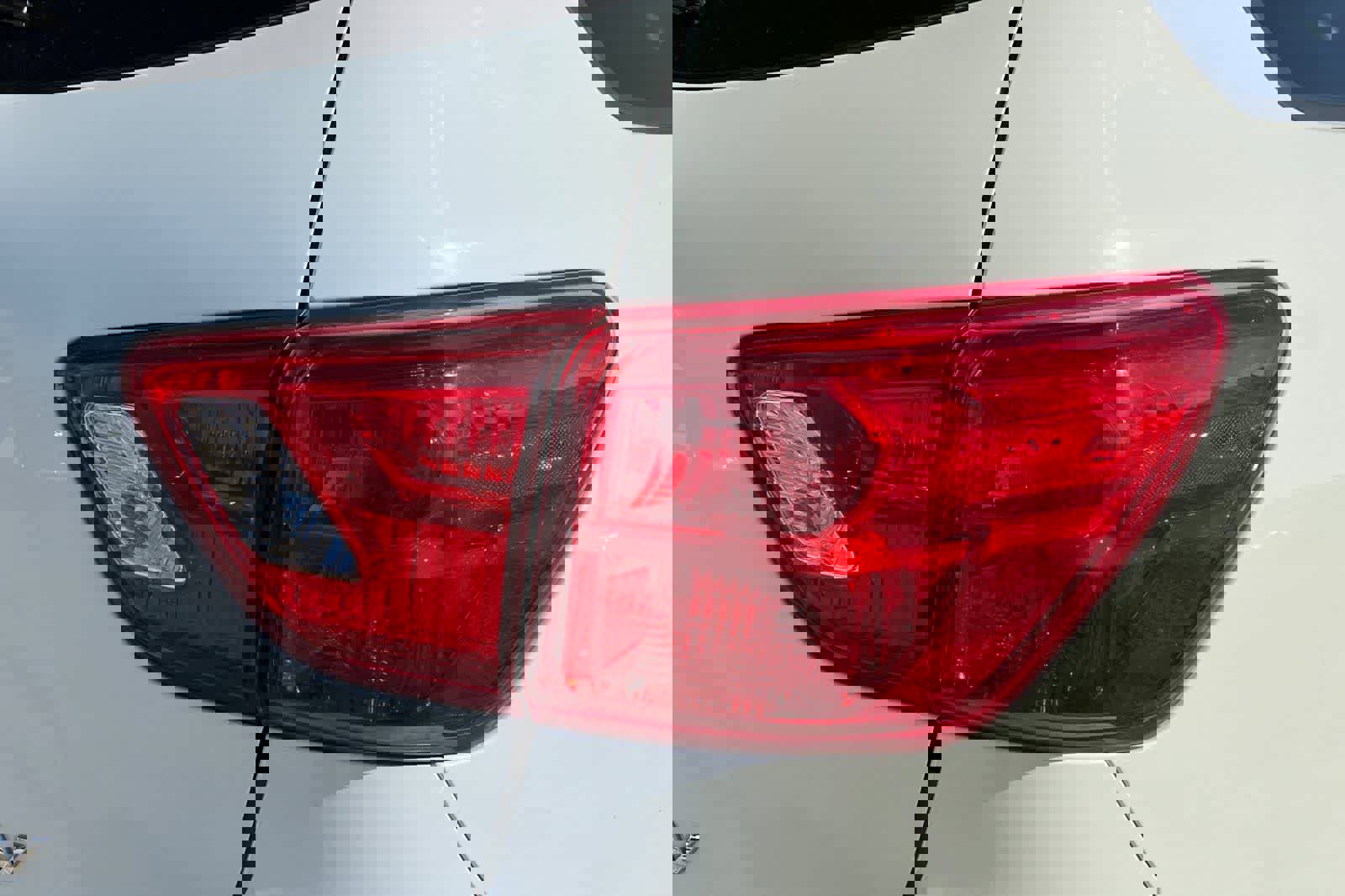 Used 2017 Nissan Pathfinder SV image 35