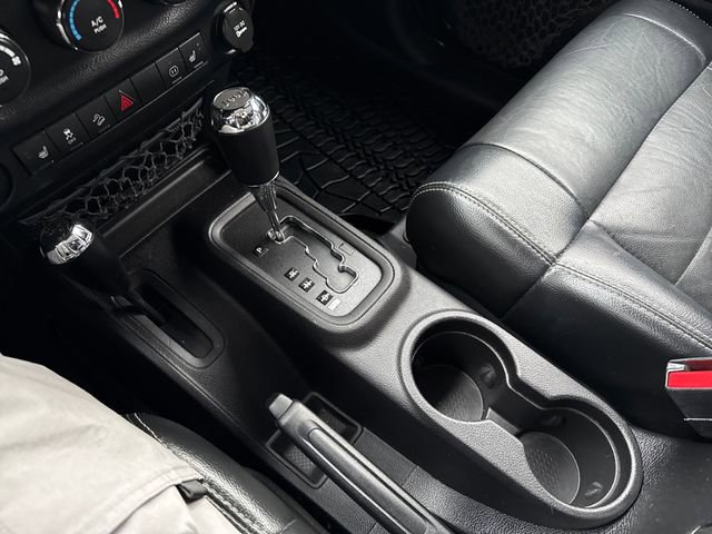 Used 2012 Jeep Wrangler Unlimited Sahara w/ Connectivity Group image 26