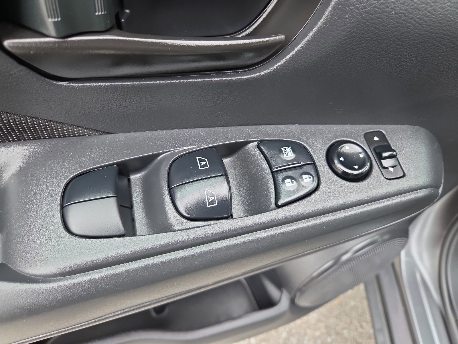 Used 2023 Nissan Kicks S image 14