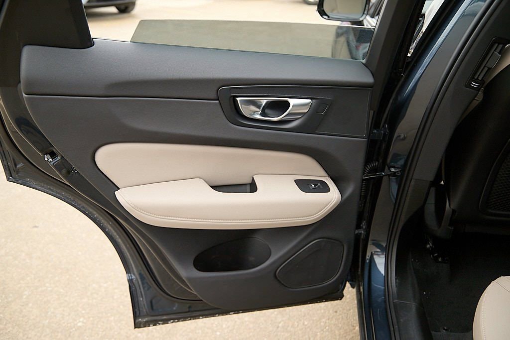 New 2026 Volvo XC60 B5 Plus w/ Protection Package Premier image 20