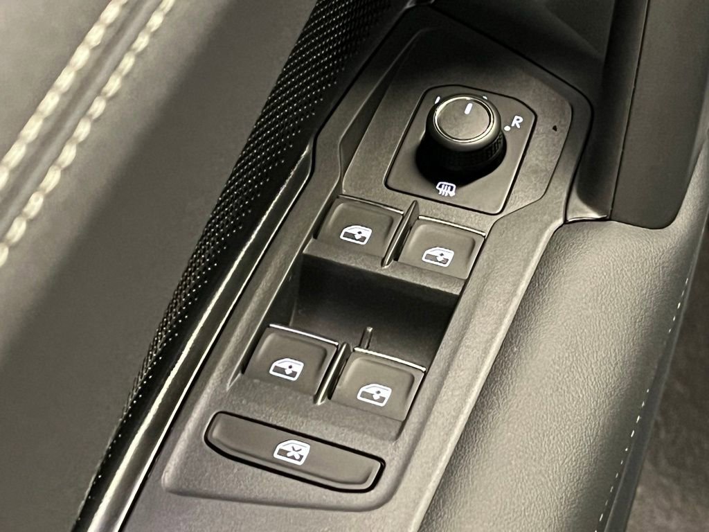 New 2026 Volkswagen Tiguan SE R-Line image 18