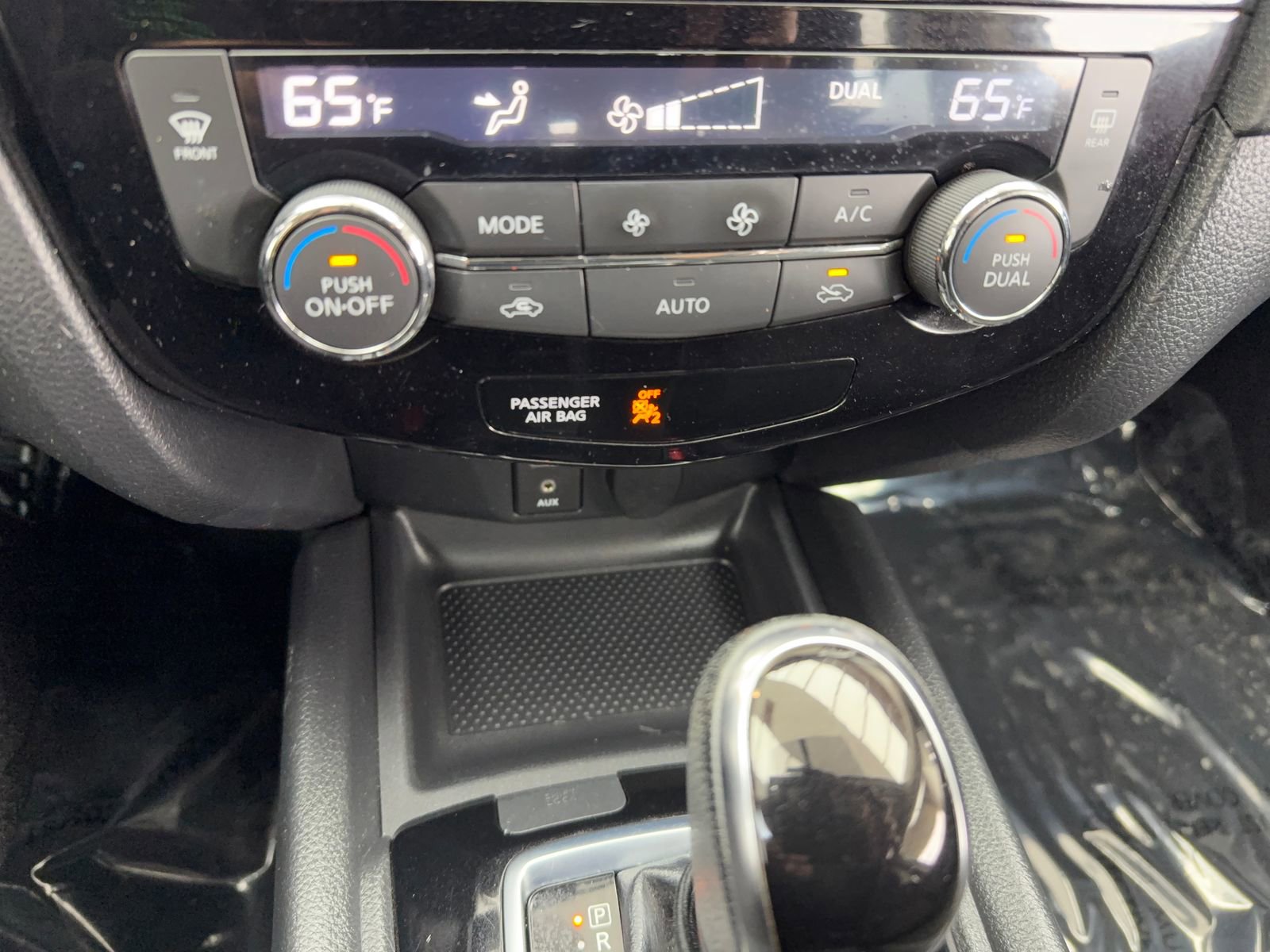 Used 2017 Nissan Rogue SV w/ SV Premium Package image 30