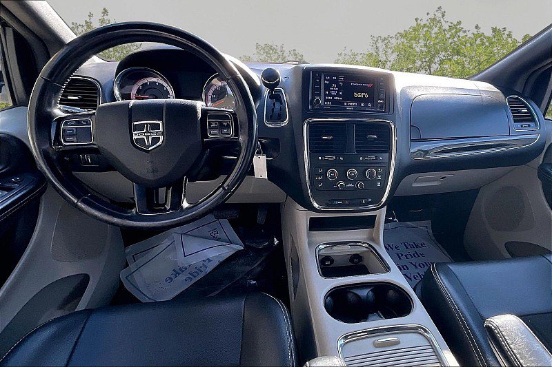 Used 2020 Dodge Grand Caravan SXT image 7