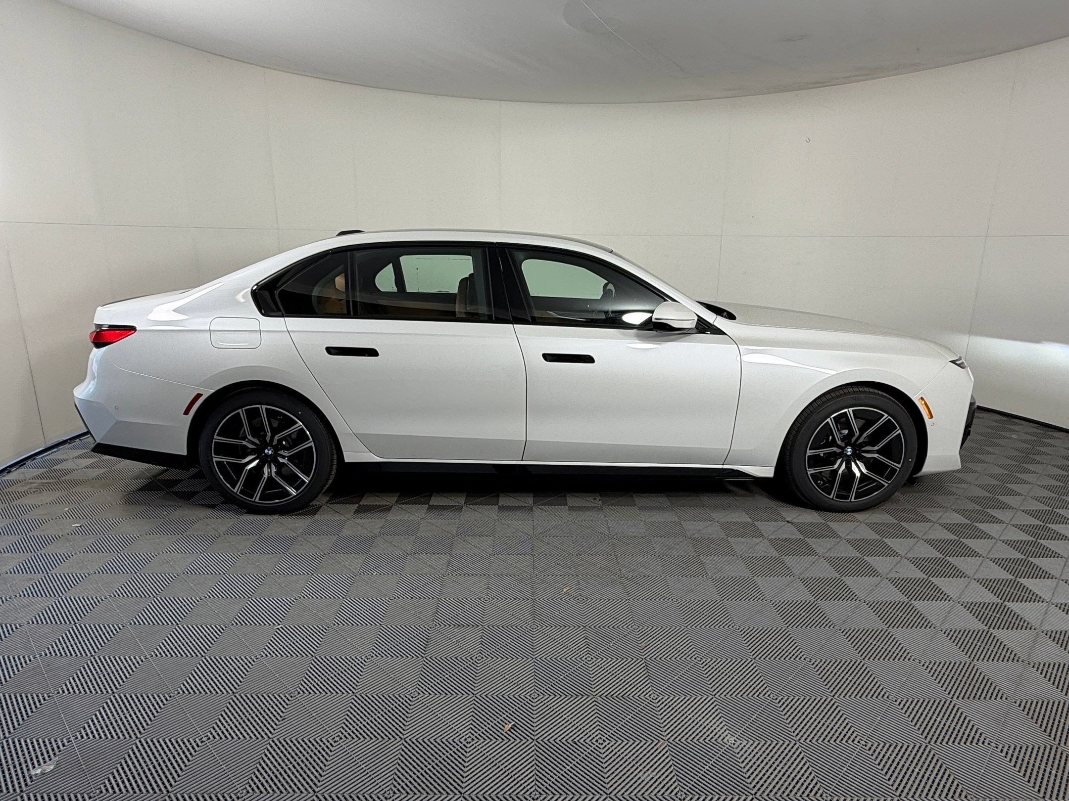 Used 2026 BMW 740i xDrive AWD/4WD image 8