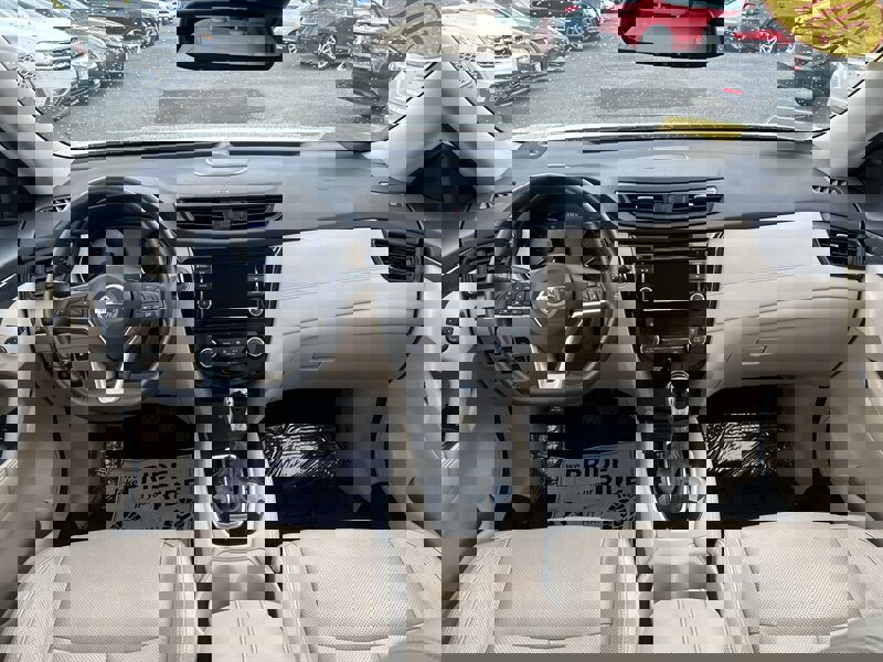 Used 2018 Nissan Rogue SL w/ Premium Package image 12