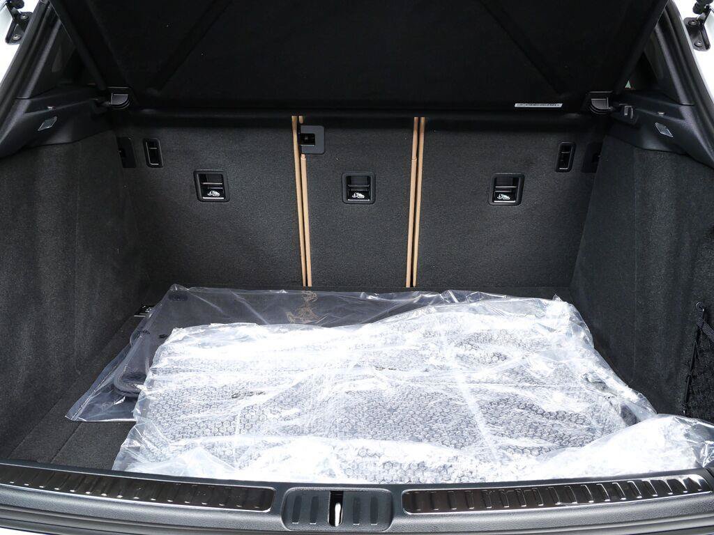 Certified 2026 Porsche Macan AWD/4WD image 31