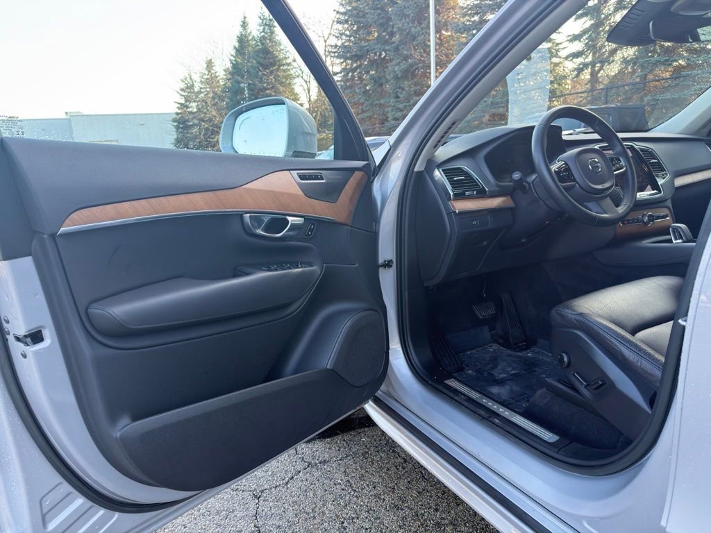 Used 2023 Volvo XC90 B6 Plus w/ Protection Package Premier image 10