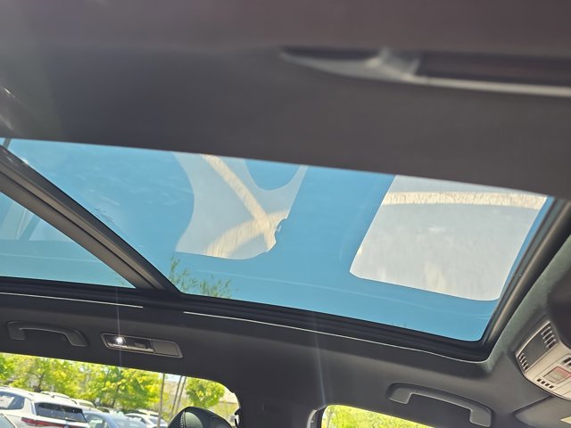 Used 2023 Volkswagen Tiguan SE R-Line image 27