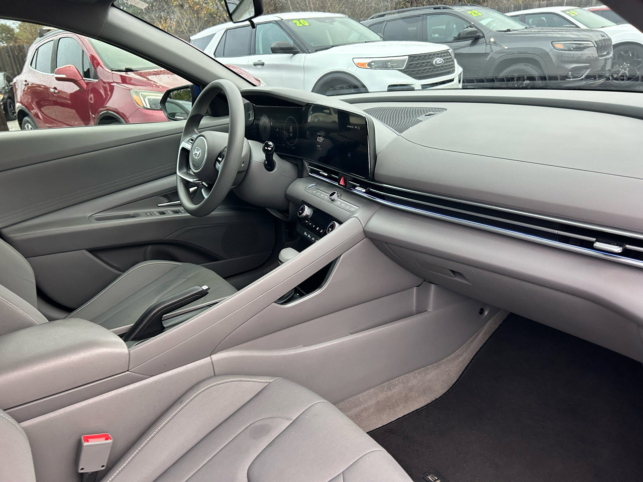 Used 2024 Hyundai Elantra SEL image 9