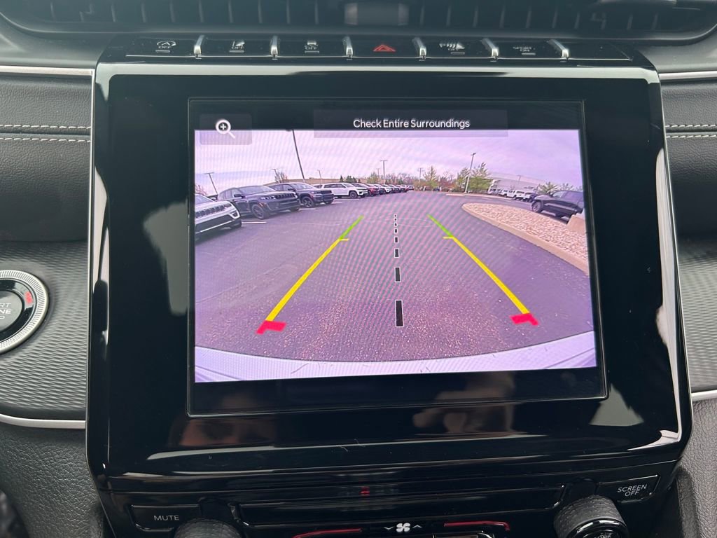 Used 2024 Jeep Grand Cherokee Laredo X image 13