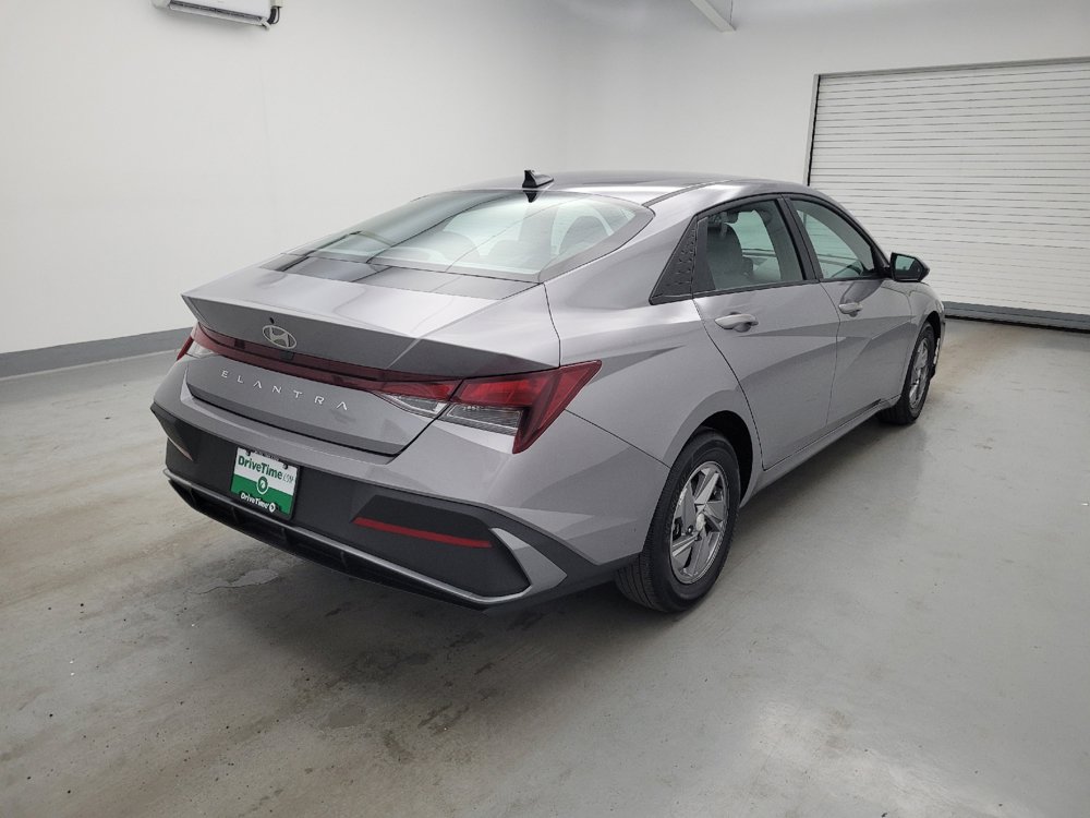 Used 2025 Hyundai Elantra SE FWD image 9