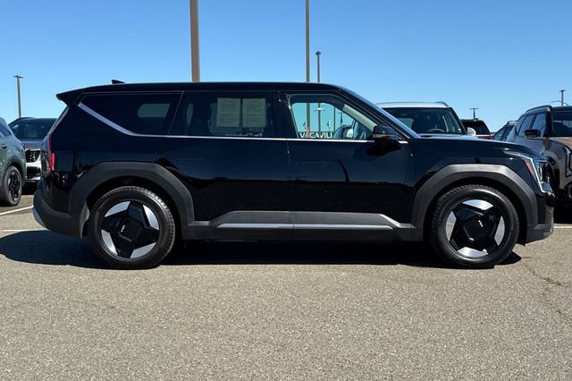 Certified 2024 Kia EV9 Light Long Range RWD image 3