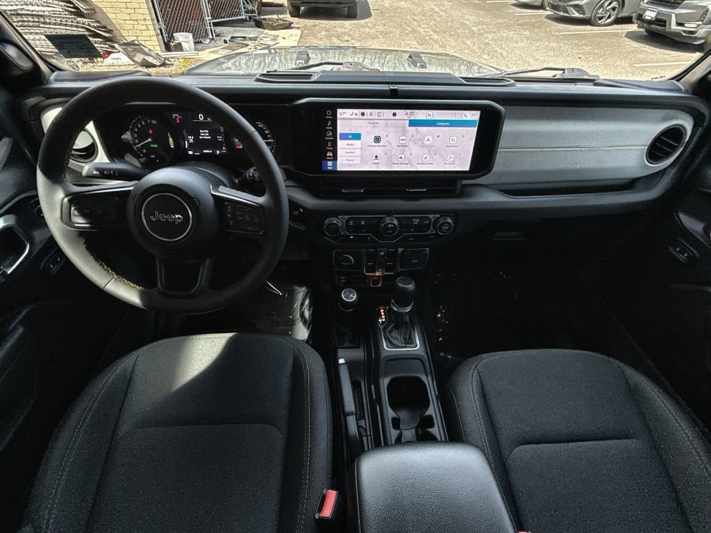 Used 2024 Jeep Wrangler Unlimited image 14