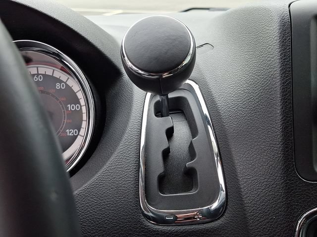 Used 2015 Dodge Grand Caravan SXT w/ UConnect Hands-Free Group FWD image 14