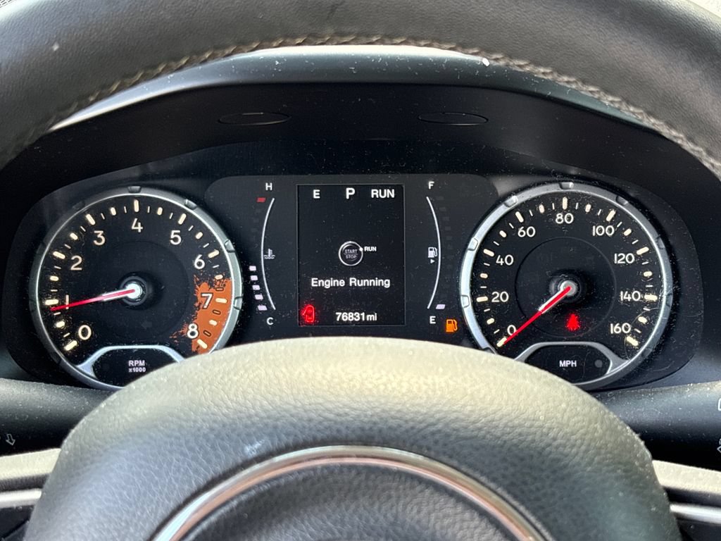 Used 2018 Jeep Renegade Latitude FWD image 21
