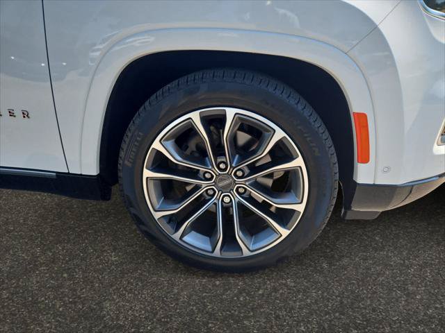 Certified 2024 Jeep Grand Wagoneer Series III w/ HD Trailer Tow Package AWD/4WD image 14