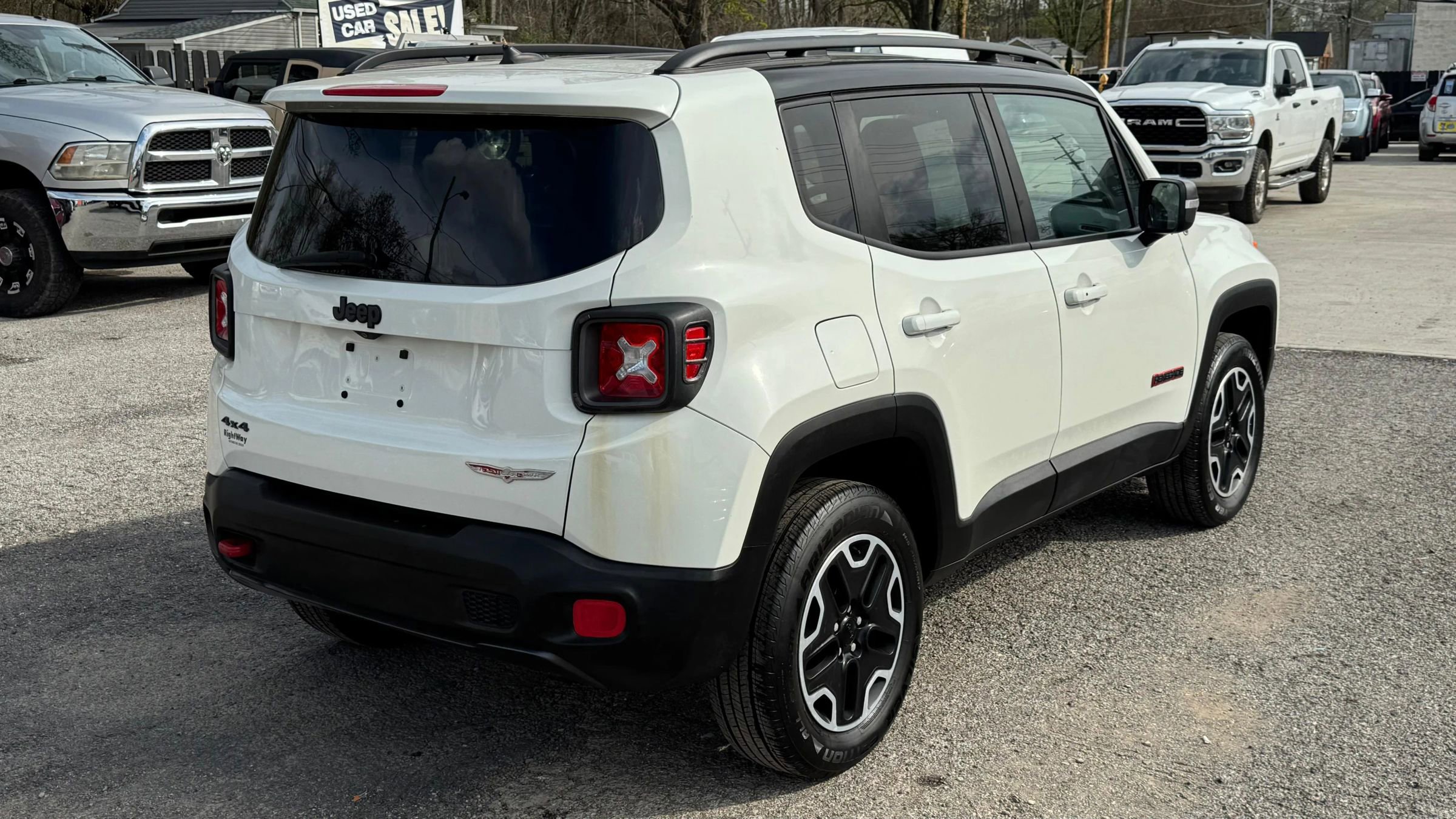 Used 2016 Jeep Renegade Trailhawk AWD/4WD image 5