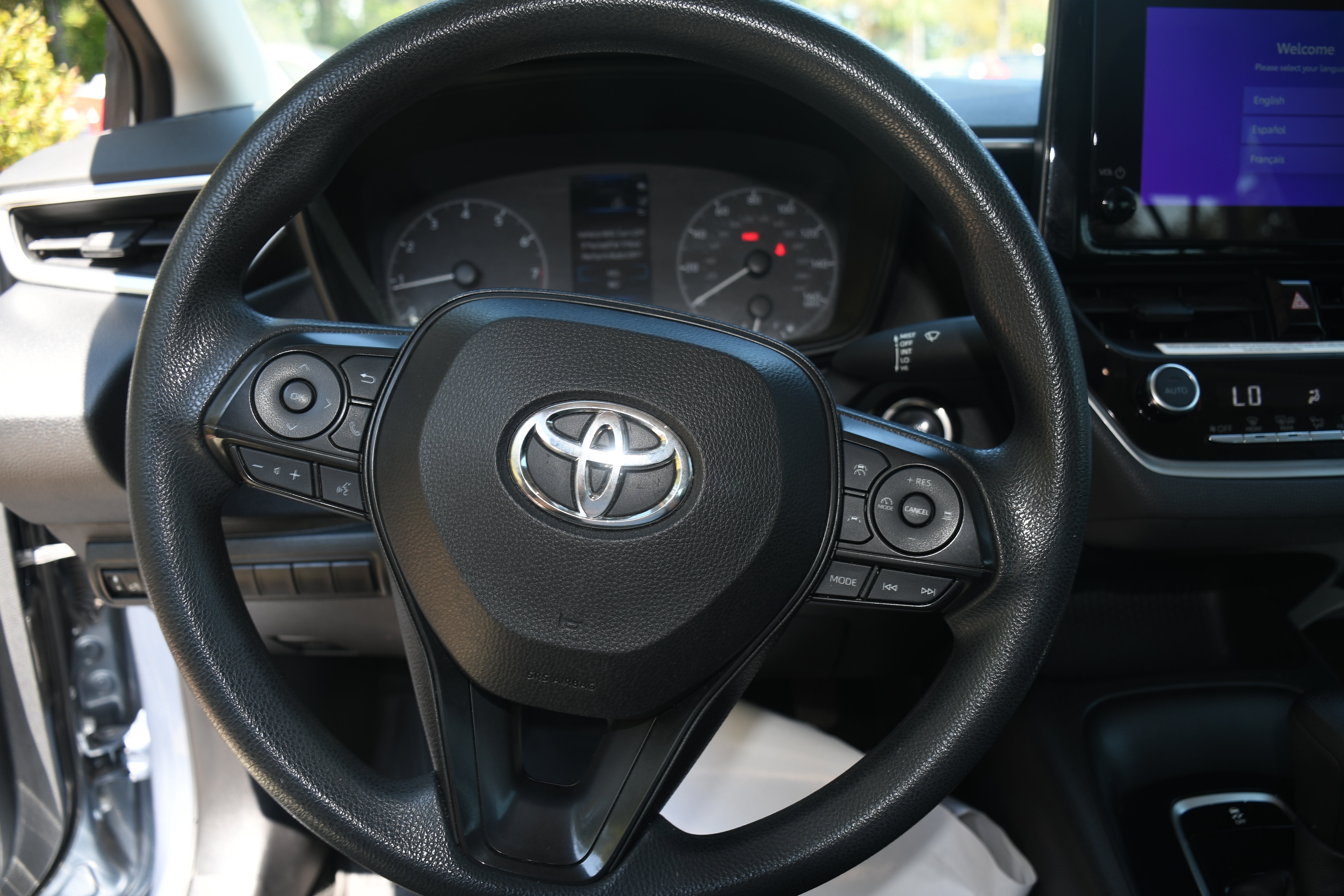Used 2024 Toyota Corolla LE w/ LE Convenience Package FWD image 12