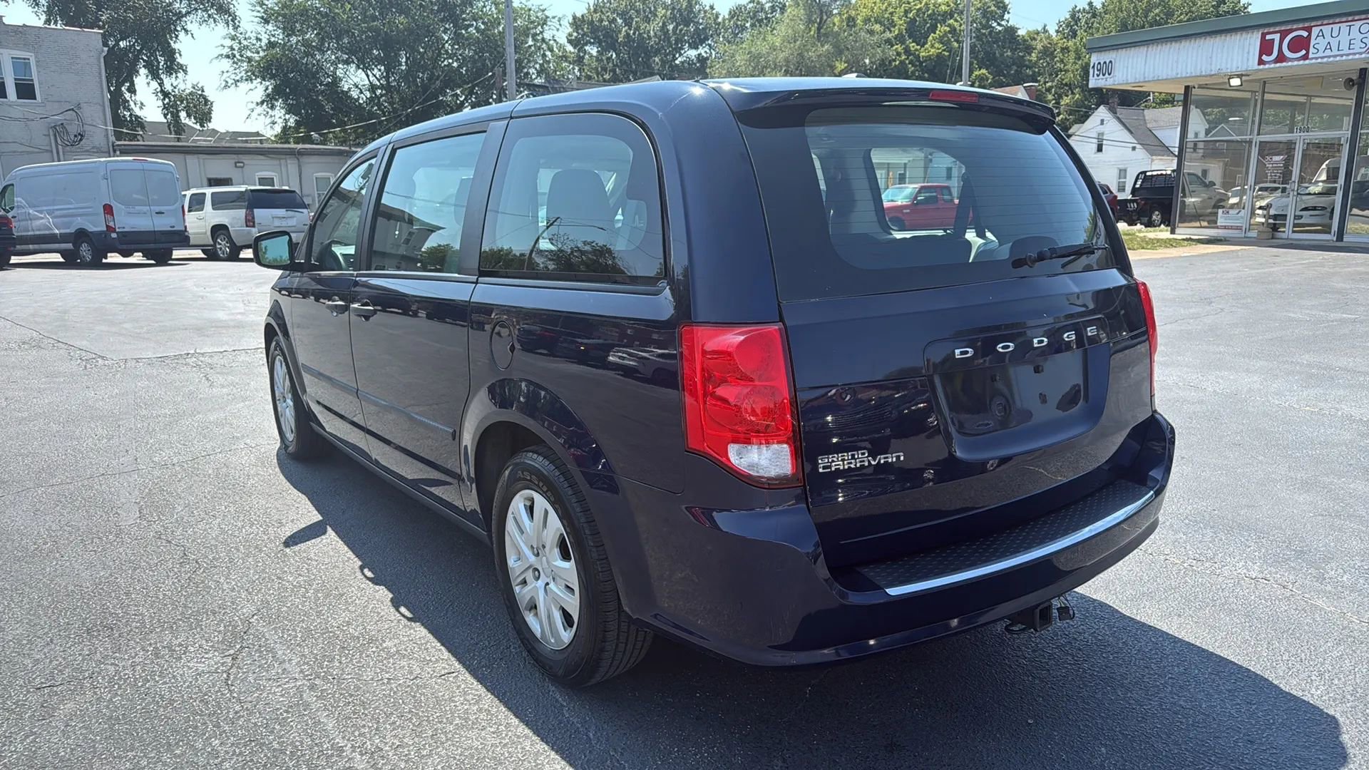 Used 2016 Dodge Grand Caravan American Value Package w/ UConnect Hands-Free Group image 7