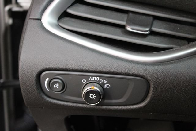 Used 2022 Chevrolet Malibu LS FWD image 15