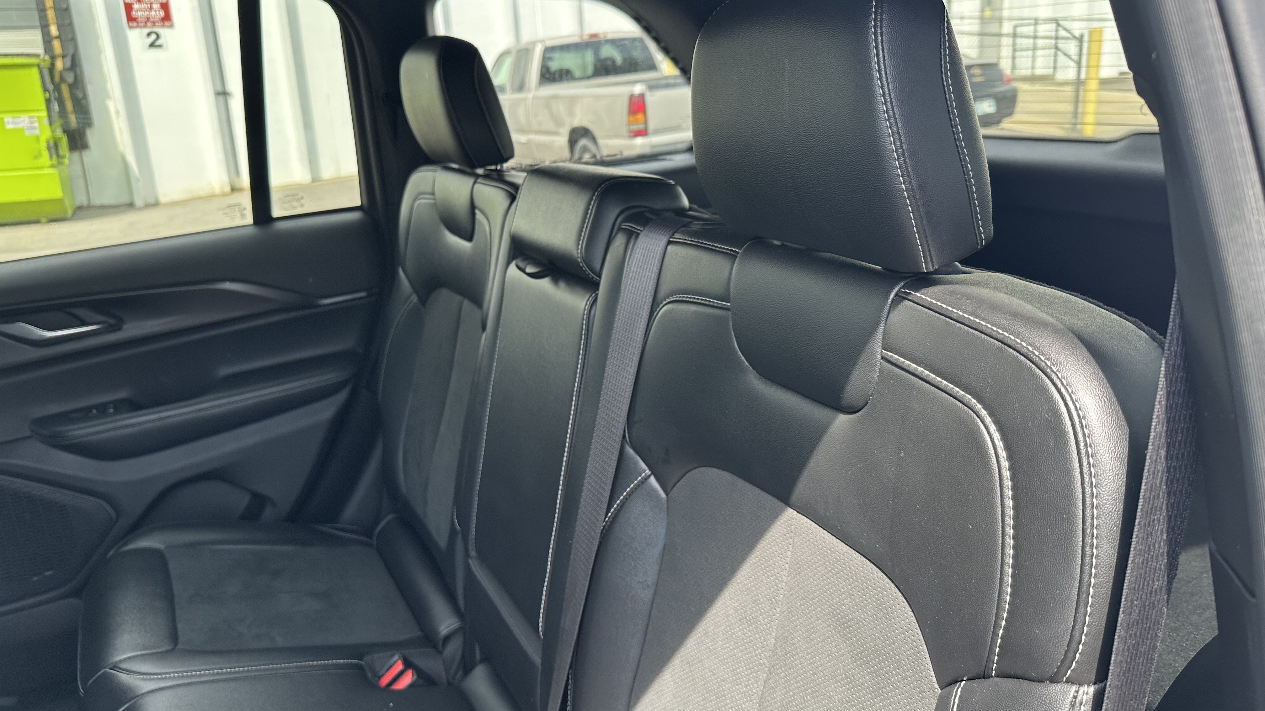 Used 2025 Jeep Grand Cherokee Altitude AWD/4WD image 32