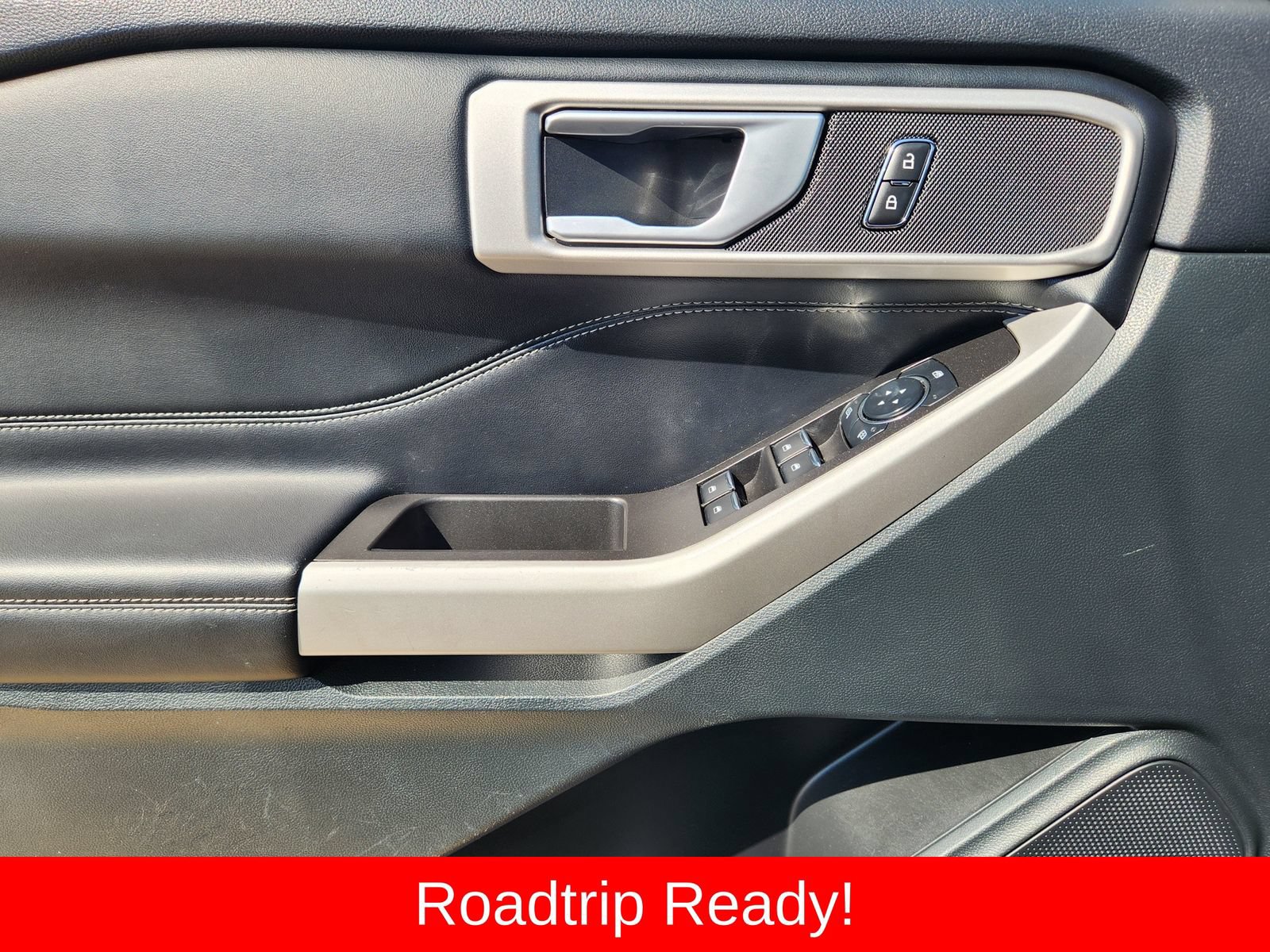 Used 2024 Ford Explorer XLT w/ Equipment Group 202A AWD/4WD image 32