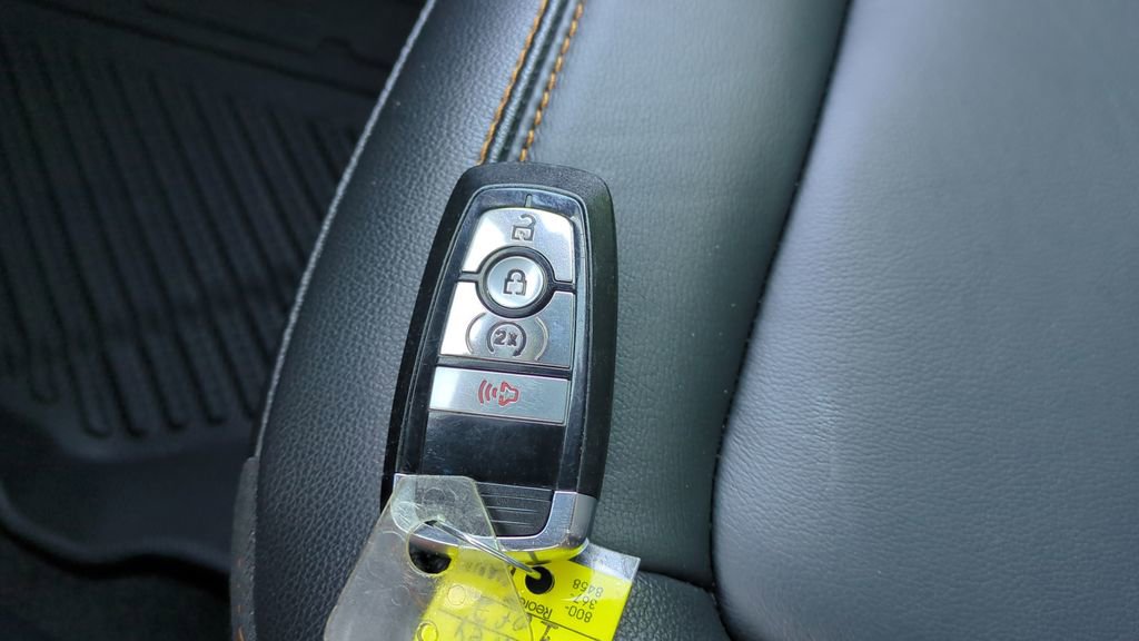 Used 2023 Ford Bronco Badlands image 25