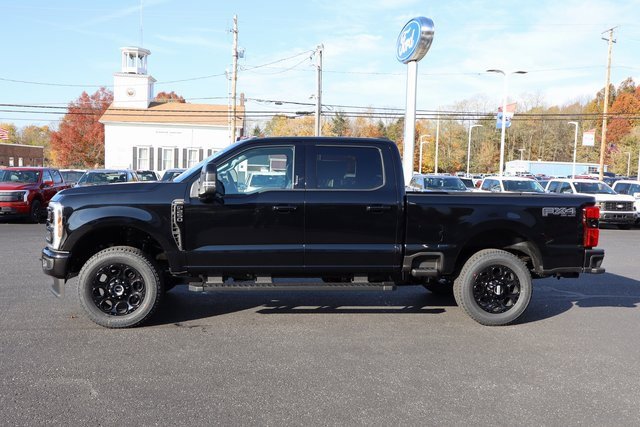 New 2026 Ford F250 Lariat w/ Black Appearance Package image 15