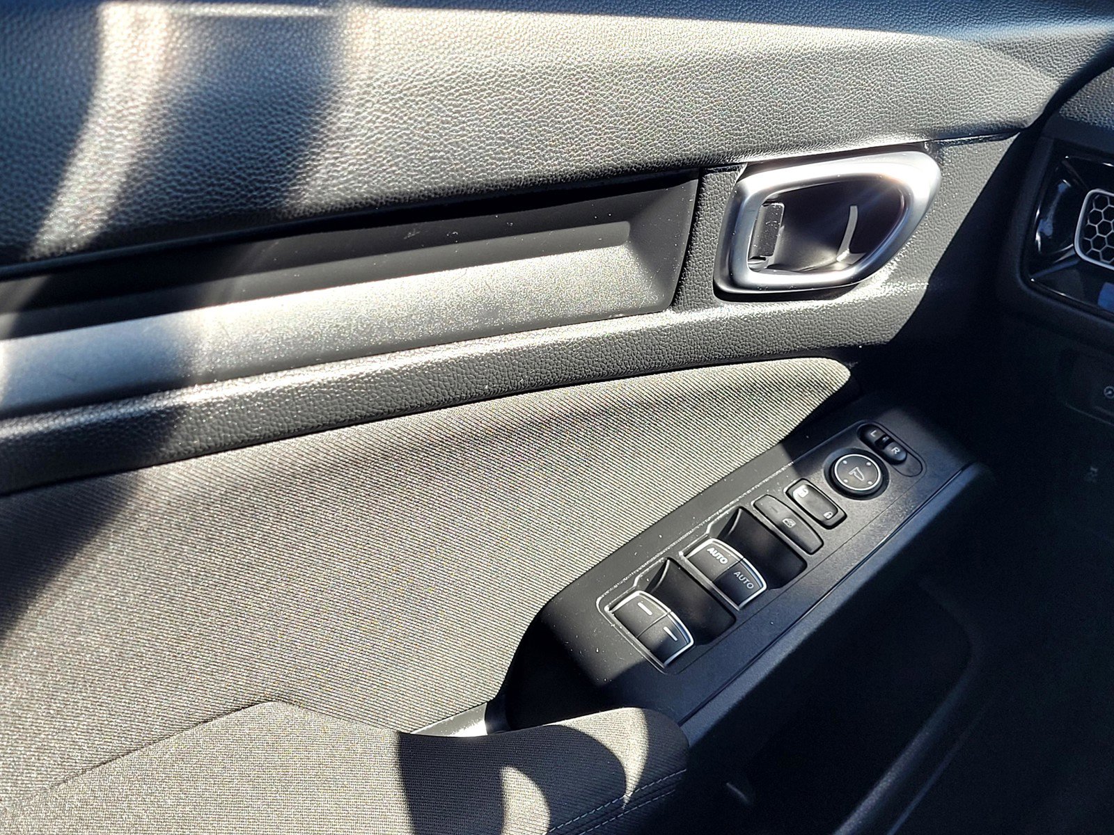 Used 2025 Honda Civic Sport image 30