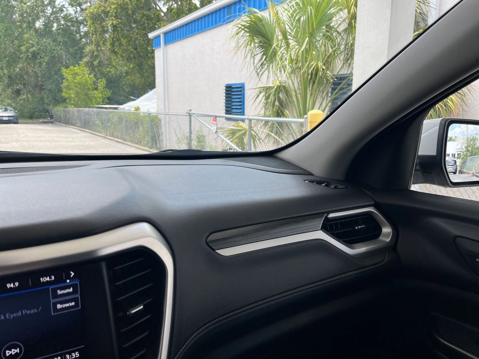 Used 2023 GMC Acadia SLT image 35