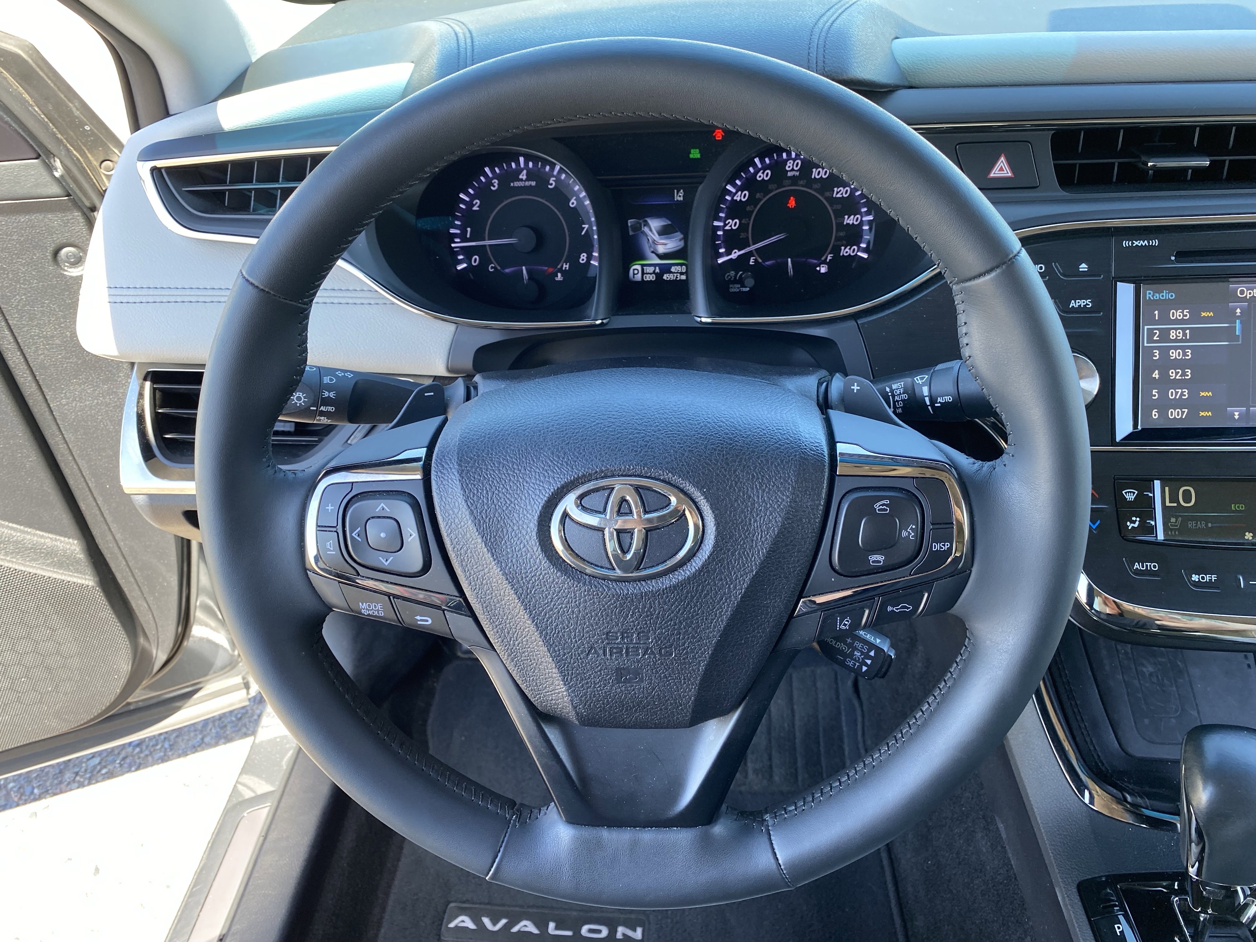 Used 2016 Toyota Avalon Limited w/ Toyota Safety Sense Package image 25