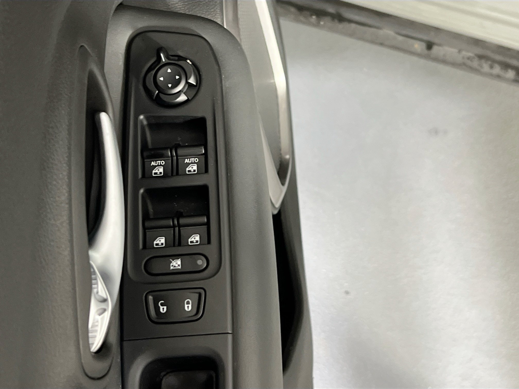 Used 2022 Jeep Renegade Latitude w/ Convenience Group AWD/4WD image 18