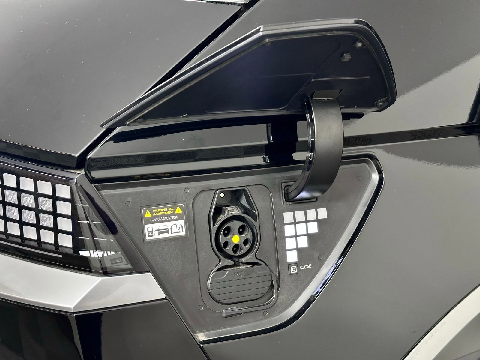 Used 2024 Hyundai Ioniq 5 Limited image 16