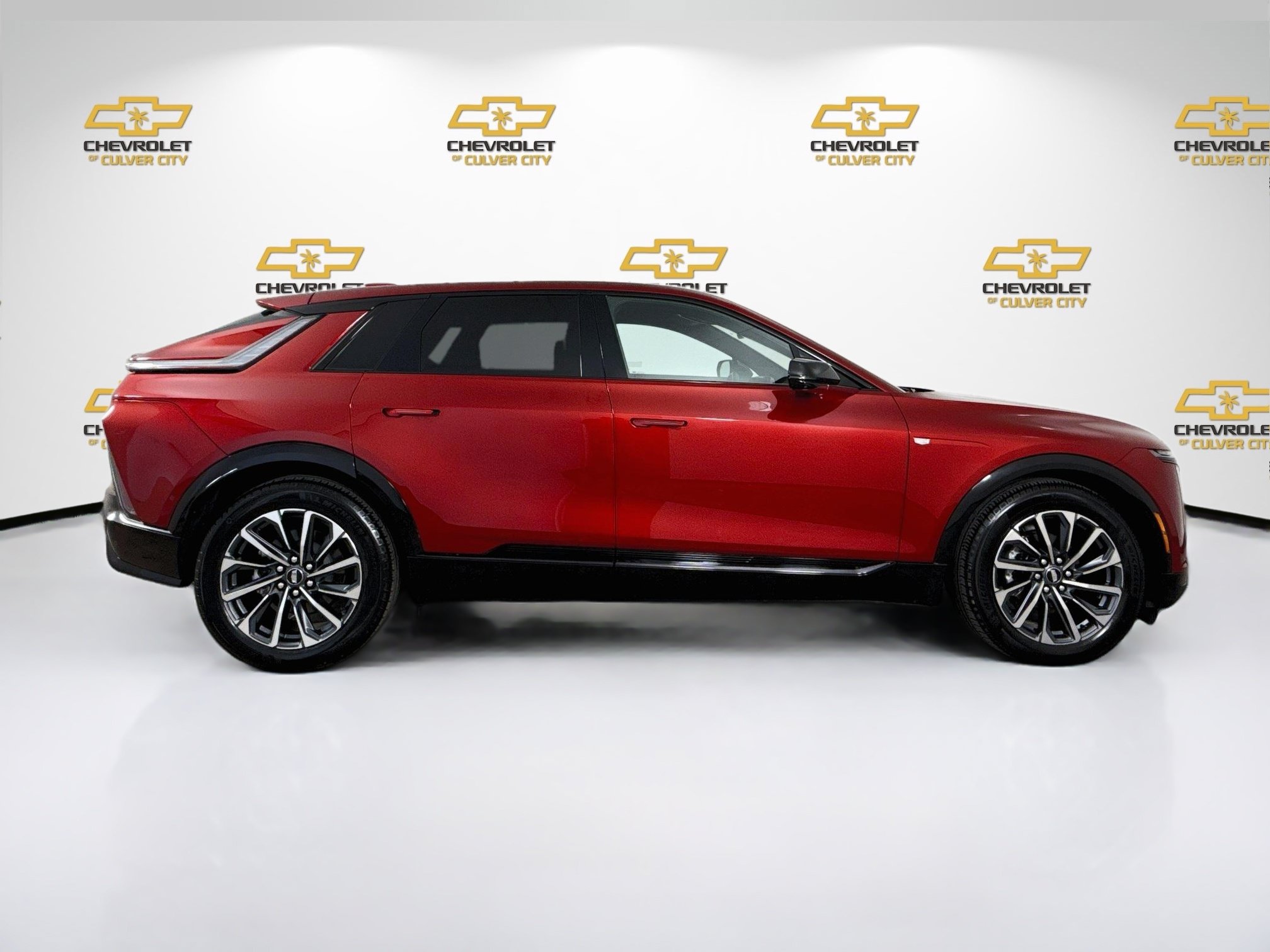 Used 2025 Cadillac Lyriq Sport AWD/4WD image 9