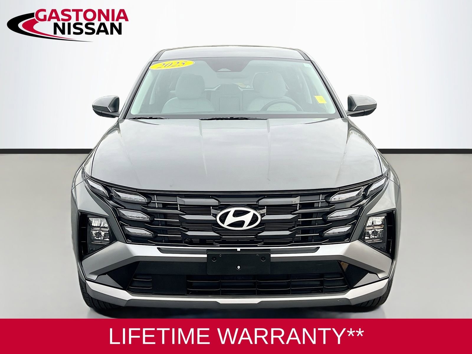 Used 2025 Hyundai Tucson SE image 2