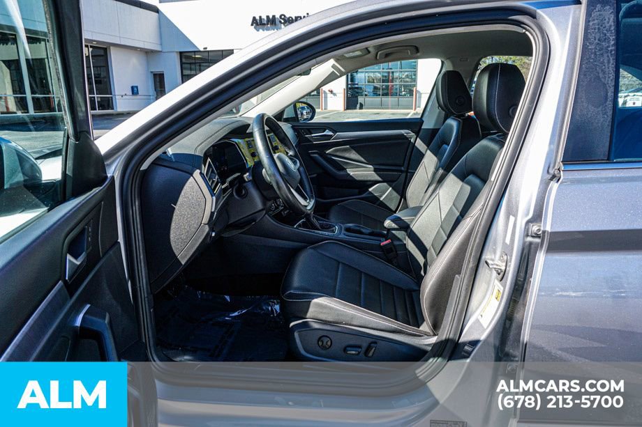 Used 2024 Volkswagen Jetta SE FWD image 19
