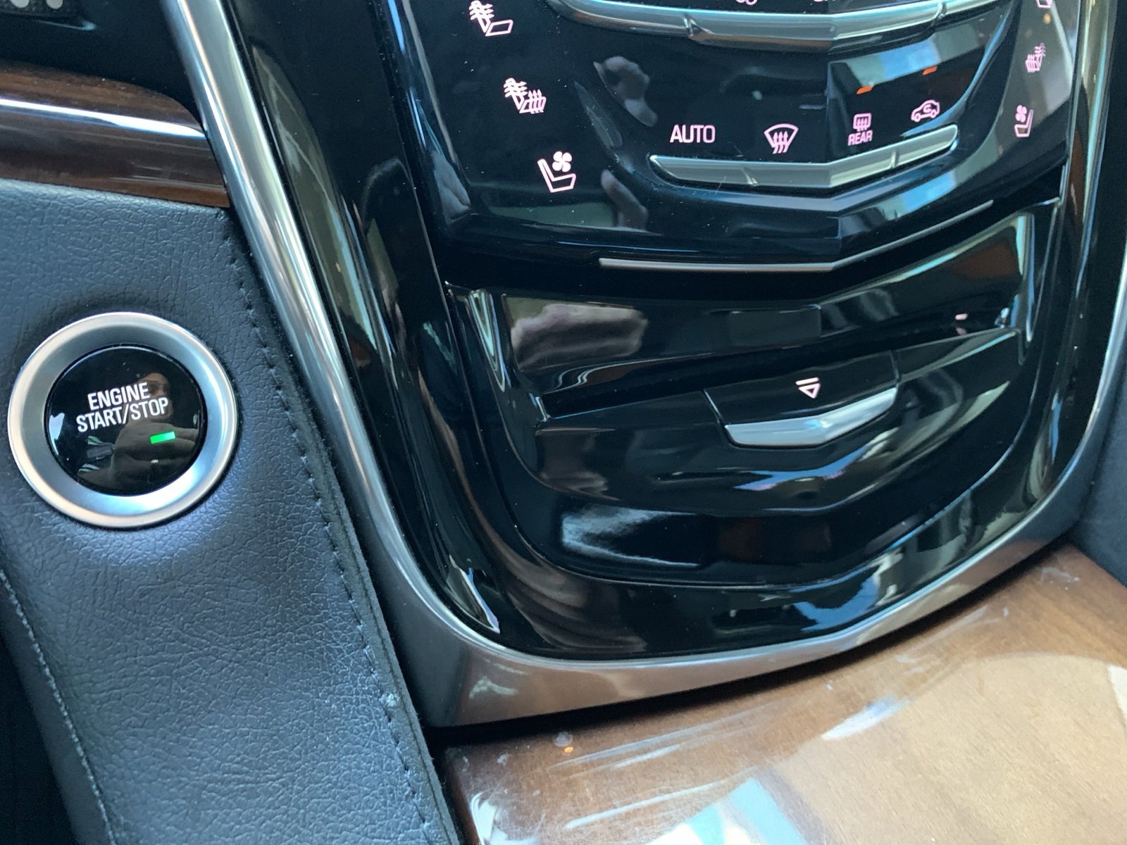 Used 2017 Cadillac Escalade ESV 4WD image 32