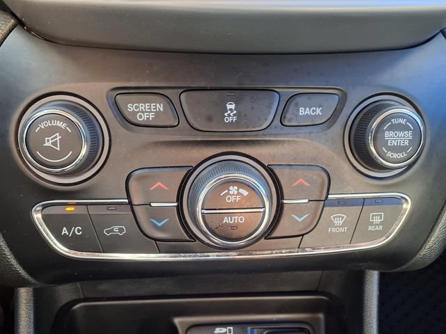 Used 2014 Jeep Cherokee Limited w/ Technology Group FWD image 17