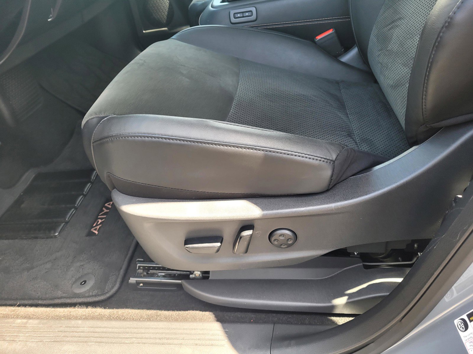 Certified 2024 Nissan Ariya FWD image 13