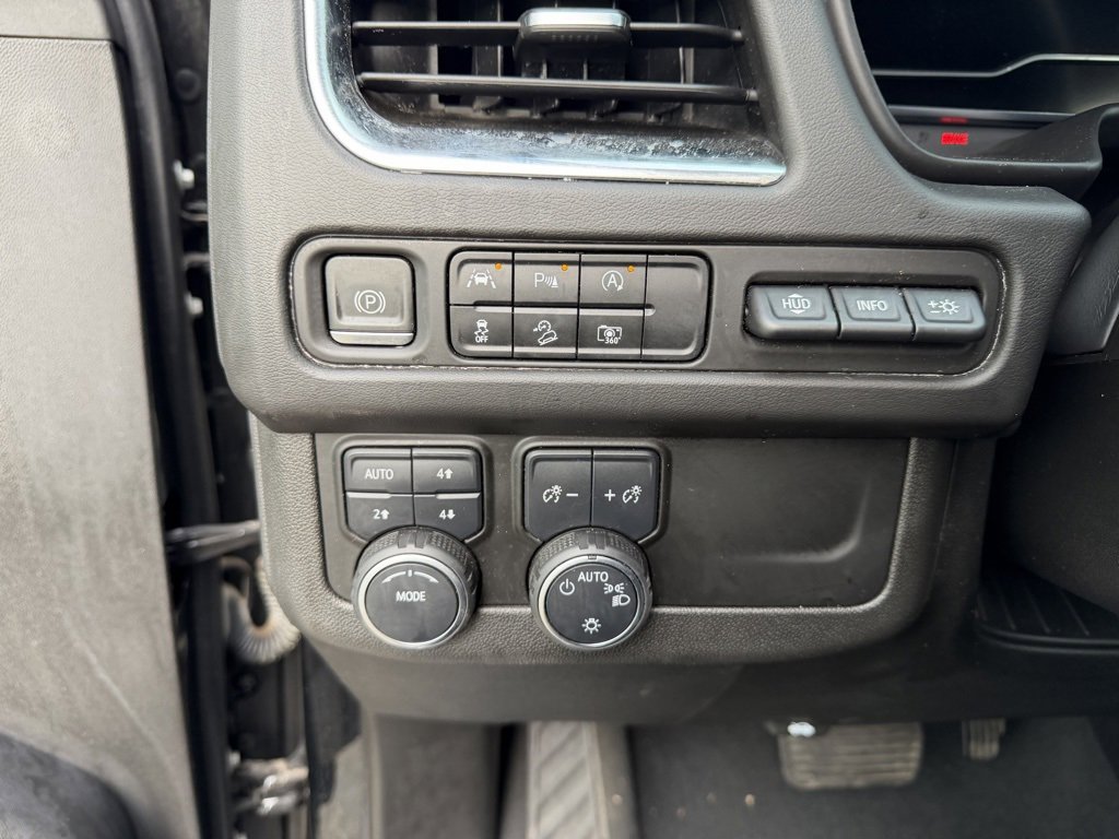 Used 2023 Chevrolet Suburban High Country image 17