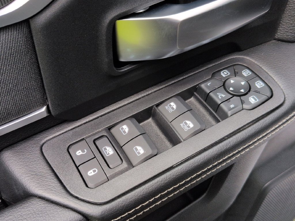 New 2026 RAM 3500 Big Horn AWD/4WD image 13