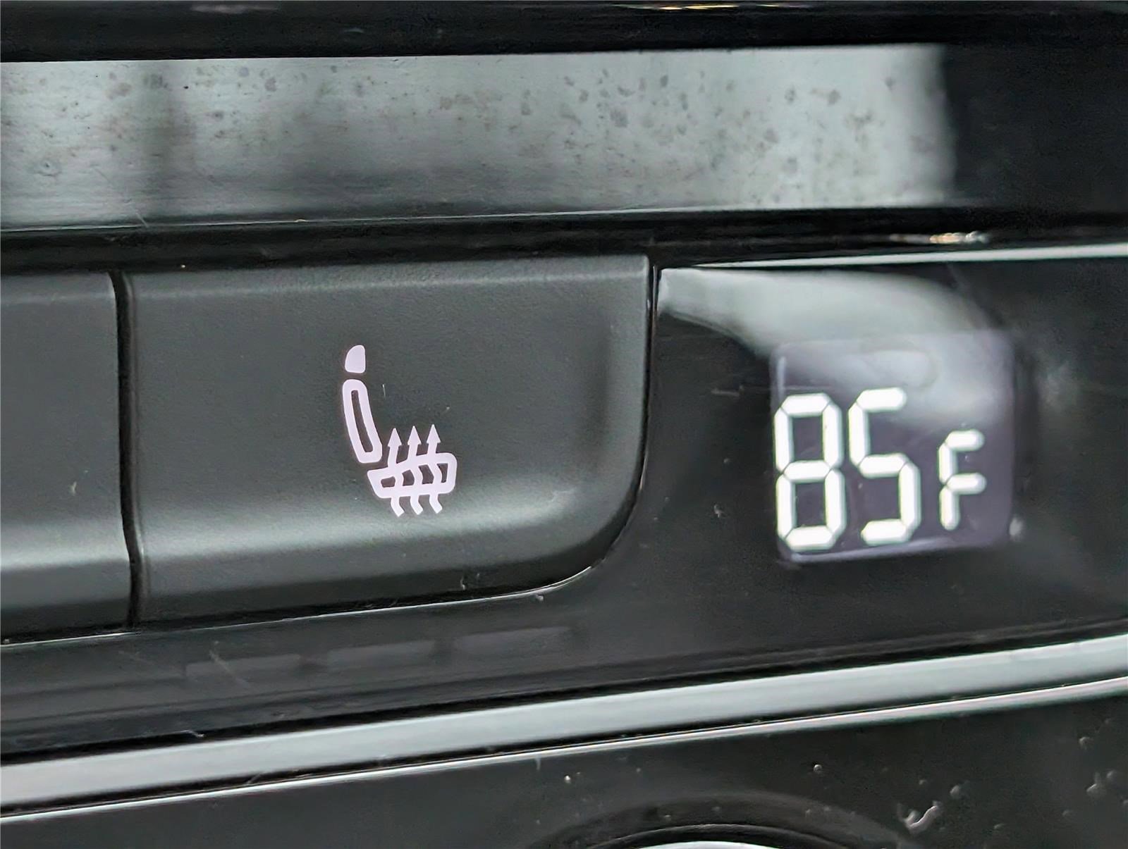 Used 2016 Volkswagen Golf R 4-Door image 24