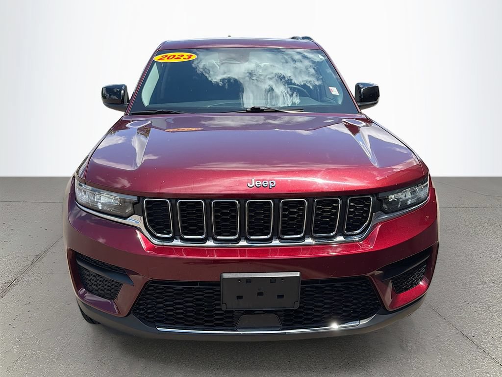 Used 2023 Jeep Grand Cherokee Laredo AWD/4WD image 9