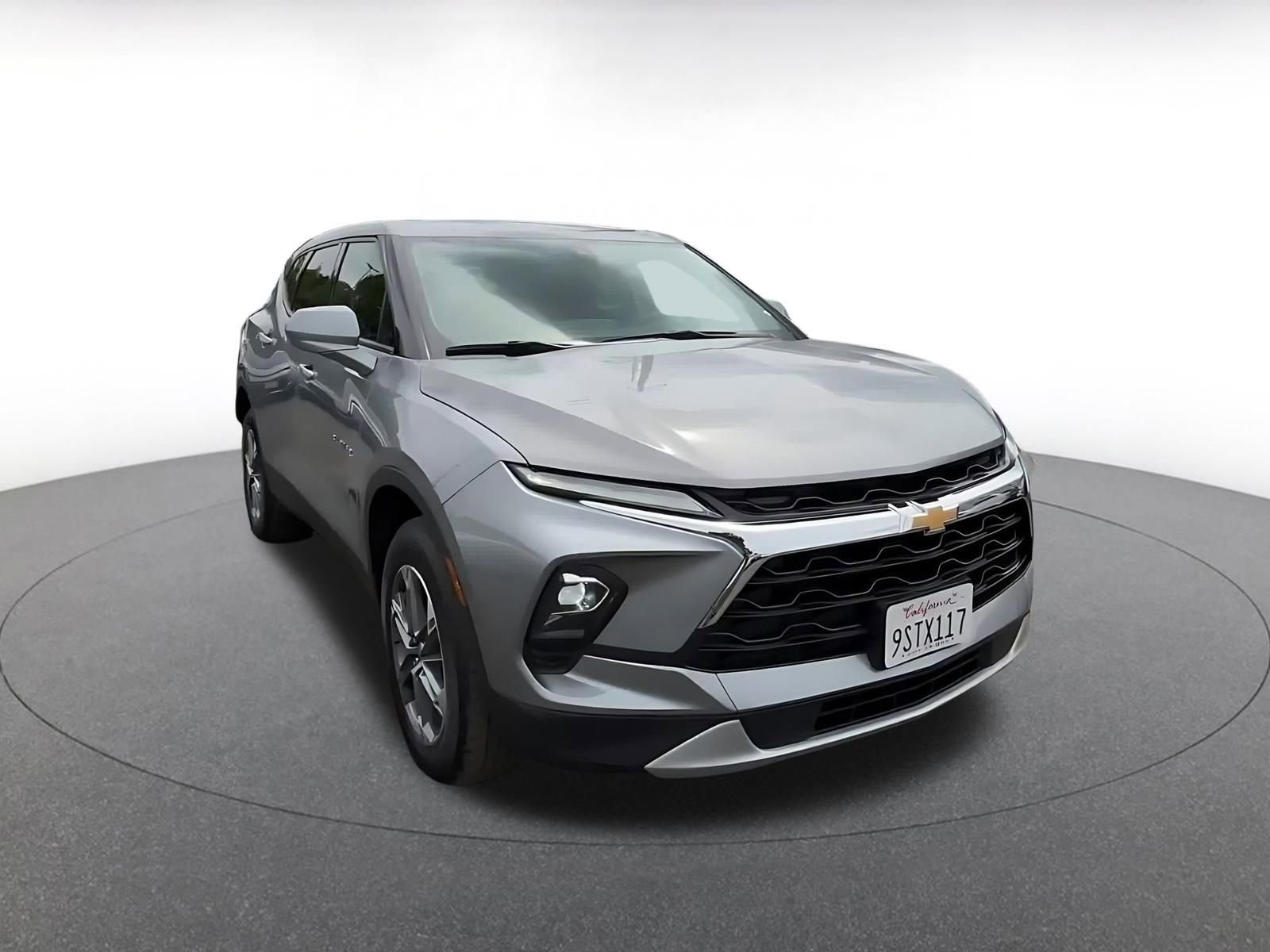 Used 2025 Chevrolet Blazer LT FWD image 3