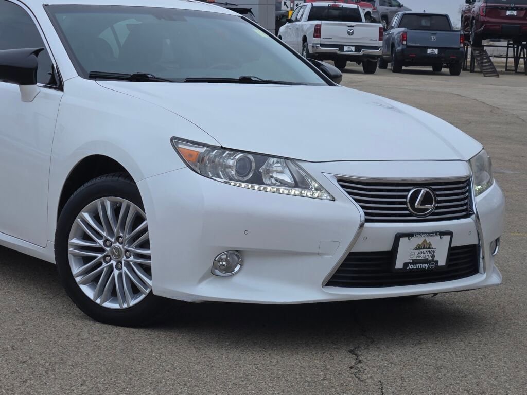 Used 2013 Lexus ES 350 w/ Luxury Pkg image 2