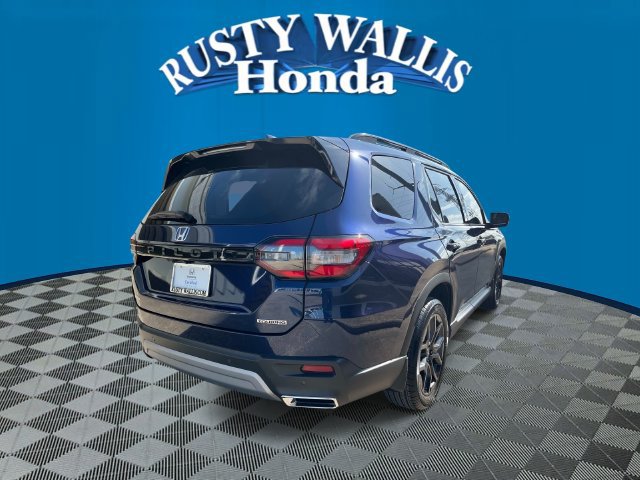 Certified 2025 Honda Pilot Touring image 4